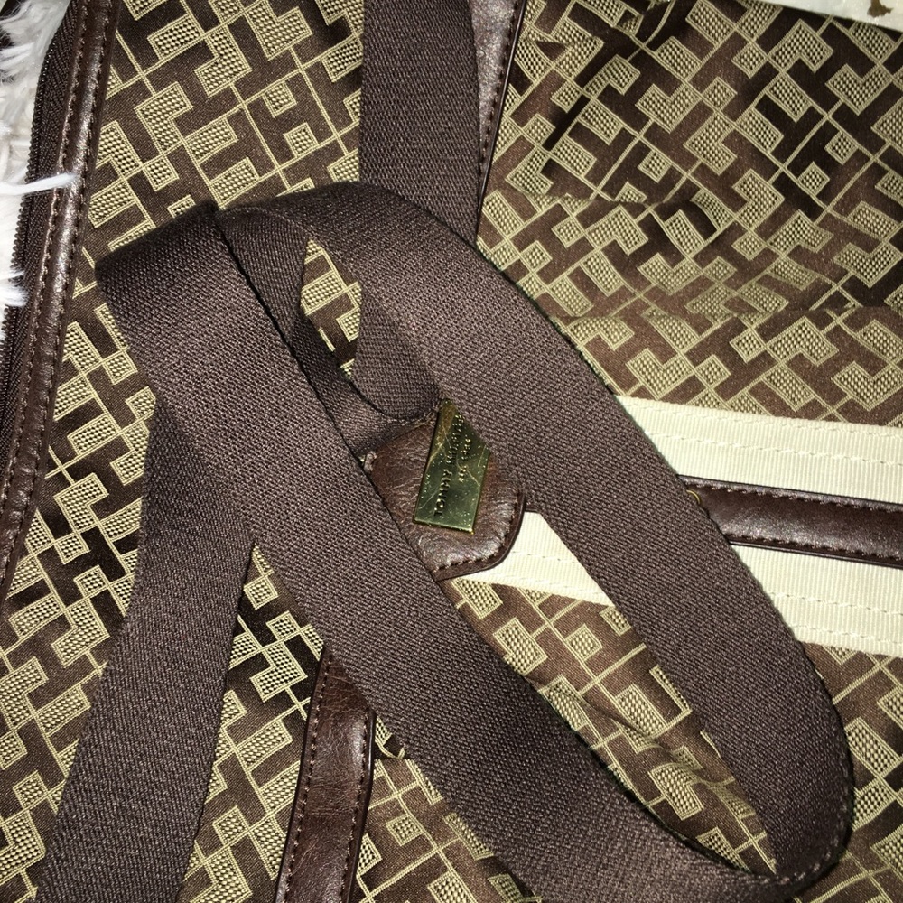 Tommy Hilfiger crossbody! EUC! - Picture 5 of 6